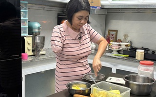 Những người vẽ lại đời mình: Tay trái viết tiếp 
niềm đam mê gian bếp