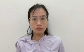 TPHCM: Tạm giữ người nhặt được thẻ tín dụng rồi lấy đi mua điện thoại