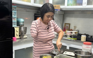 VIDEO: Tay trái viết tiếp đam mê bếp bánh