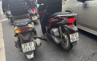 Thông tin bất ngờ vụ biển số xe "song sinh" 4 số 9 lưu thông trên phố Hà Nội