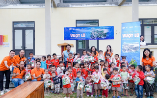 FPT hỗ trợ 4 tấn thuốc, vật tư y tế và chỗ trú an toàn cho người dân vùng lũ miền Trung