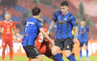 Trần Gia Bảo mắc lỗi khiến Hoàng Anh Gia Lai bại trận