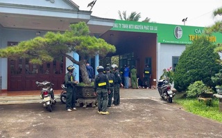 Bắt tạm giam giám đốc chi nhánh và một nhân viên vụ sản xuất cà phê giả