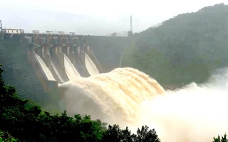 Trước bão Kalmaegi, hạ thấp mực nước hồ thủy điện ở Đà Nẵng