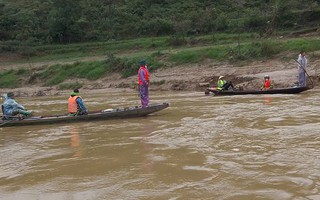 Lật thuyền trên sông, vợ được cứu, chồng mất tích