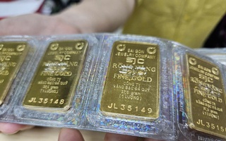 Tối 4-11, giá vàng thế giới rơi thẳng đứng