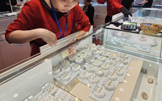 Sáng 4-11, giá vàng miếng SJC và vàng nhẫn đồng loạt lao dốc