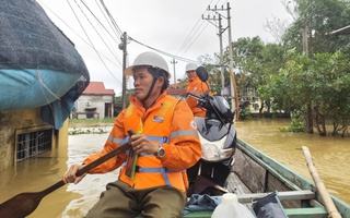 Quảng Trị khẩn trương khôi phục cấp điện, sẵn sàng ứng phó bão số 13