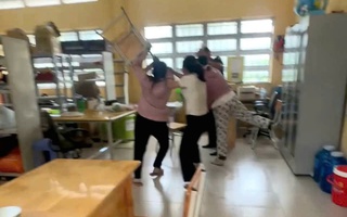 Tạm đình chỉ thầy giáo nhắn tin thân mật với nữ sinh