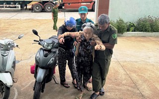 Bầu trời Quảng Ngãi xám xịt trước khi bão số 13 Kalmaegi đổ bộ