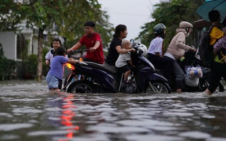 Ngập do mưa dông và triều cường ở TP HCM: Nhiều khuyến cáo quan trọng