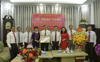 Nguyên Phó Bí thư Thường trực Tỉnh ủy Bà Rịa - Vũng Tàu nhận Huy hiệu 50 năm tuổi Đảng