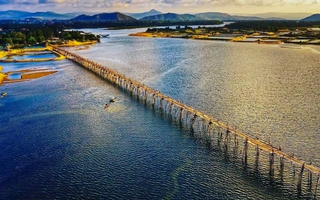 Cầu gỗ Ông Cọp "biến mất" sau bão số 13