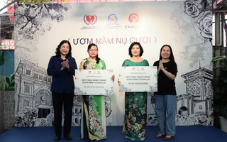 "Ươm mầm nụ cười" trao quà cho Trường chuyên biệt khiếm thính Hy Vọng