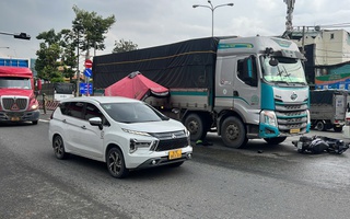 Nữ sinh viên gặp tai nạn nghiêm trọng ngay ngã ba ở TP HCM