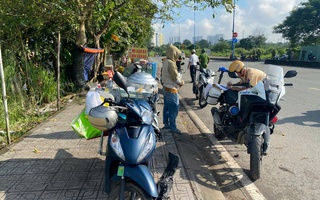 CSGT kiểm tra trật tự an toàn giao thông ở Làng Đại học