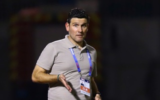 HLV Ninh Bình bức xúc dù thắng ngược, nói nhiều người không "thích" đội