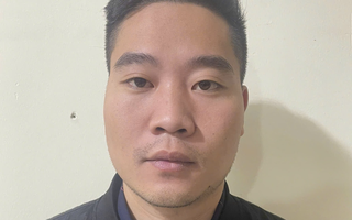 Va chạm giao thông, 2 nam thanh niên đánh người đi đường dã man