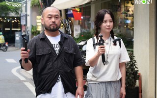 "Mợ ngố" Song Ji-hyo du hí TP HCM, sốc khi ăn trứng vịt lộn