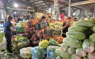 Giá rau, trái cây ở chợ đầu mối bắt đầu rẻ