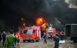 Cháy lớn tại Đà Nẵng, cột khói cuồn cuộn sau Bệnh viện Hòa Vang