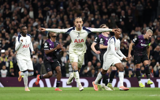 Liverpool, Tottenham bay cao tại Champions League