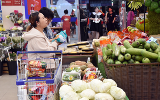 Gồng sức kìm giữ giá cả hàng hóa