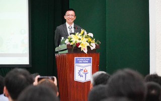 Giáo sư Nhật Bản: Hãy nói tiếng Anh, đừng sợ mắc lỗi