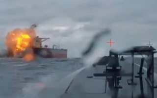 Ukraine “dội mưa” UAV vào Moscow, nhắm “hạm đội bóng tối” của Nga