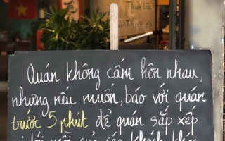 Tấm bảng "ghi chú" của một quán cà phê ở Cà Mau gây bão mạng xã hội