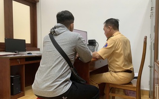 Quay clip chạy xe 1 bánh để đăng TikTok, nam thanh niên bị CSGT mời đến trụ sở