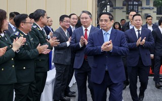 Kiến tạo thể chế phát triển