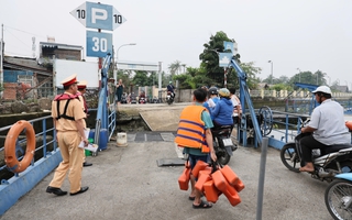 Người dân thở phào nhẹ nhõm khi phà Bình Quới hoạt động trở lại