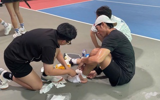 Diễn viên Lợi Trần chấn thương, dừng bước ở tứ kết Giải Pickleball " Vòng tay yêu thương"
