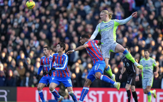 Man City thắng gọn Crystal Palace, áp sát ngôi đầu Ngoại hạng
