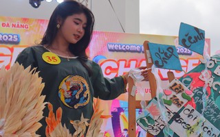 Thời trang tái chế, hát, nhảy "đốt nóng” ngày hội chào tân sinh viên Trường CĐ Đại Việt Đà Nẵng
