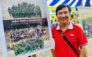 NSƯT đạo diễn Lê Cường xúc động trong sự kiện "50 năm rạng rỡ ánh hồng"