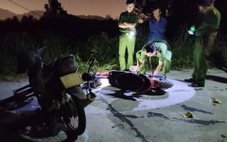 Tông xe đạp điện vừa từ trong nhà ra đường, 1 người đàn ông tử vong