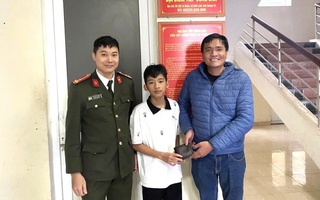 Nhặt được chiếc ví chứa nhiều tiền mặt, nam sinh lớp 9 lập tức giao nộp