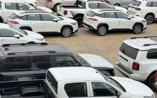 Cận cảnh lô xe gần 2.100 chiếc vừa cập cảng TPHCM