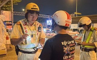 TPHCM: Say xỉn, người đàn ông không nhớ tên, bỏ lại xe máy