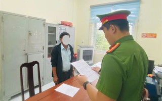 Bé trai 12 tuổi bị người đàn ông ném đá vỡ trán, gây thương tích 36%