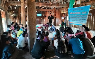 Đưa phụ nữ Ia Khươl đến bệnh viện sinh con