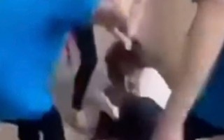 Xôn xao video nữ sinh lớp 8 bị đánh hội đồng trong trường học