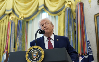 Ông Donald Trump ra sắc lệnh mới về cấm nhập cảnh