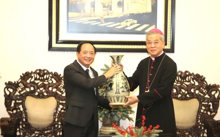 Trưởng Ban Tuyên giáo và Dân vận Trung ương thăm, chúc mừng Giáng sinh tại TPHCM