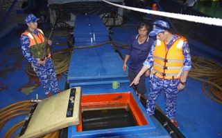 "Bí mật" bên trong tàu cá bị cảnh sát biển bắt giữ