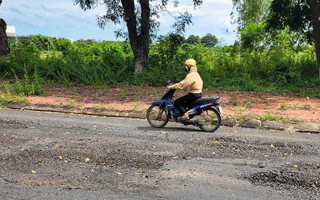 Lộ hàng loạt sai phạm trên 2 tuyến đường tiền tỉ ở Gia Lai vừa sửa đã hỏng