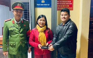 Bỏ dở trận chung kết Việt Nam - Thái Lan vì... nhặt được chiếc ví