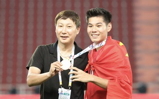 HLV Kim Sang-sik và những chia sẻ cảm xúc sau HCV SEA Games 33 - 2025